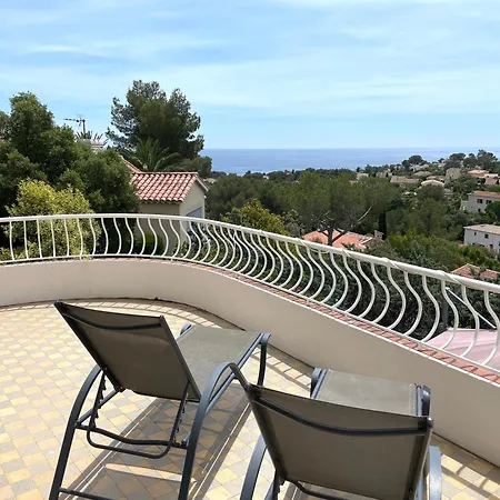 Podaroc Villa